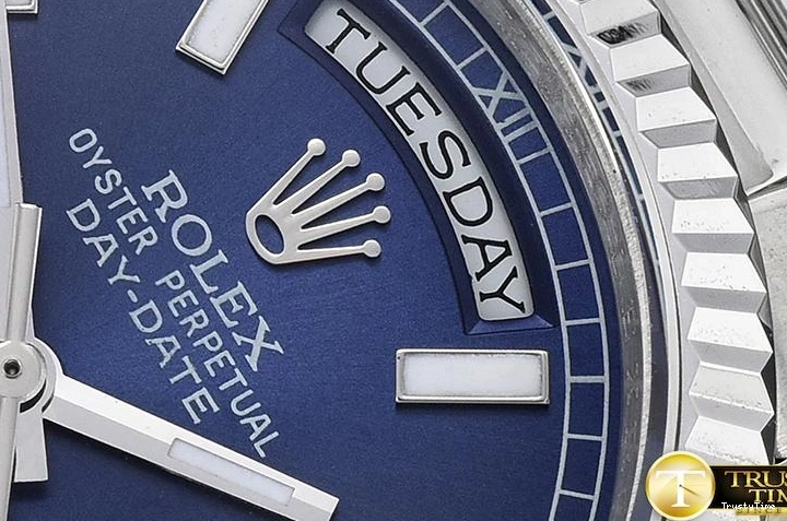 0213 RDD0215E – DayDate 36mm Tailored 688